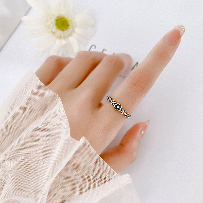 Small fresh five-petal flower retro ring