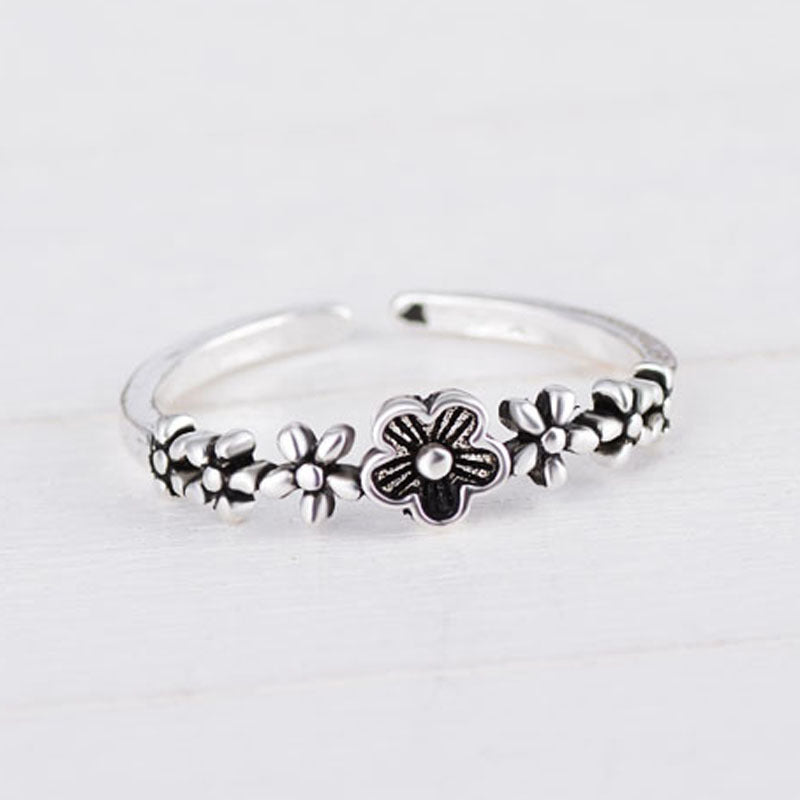 Small fresh five-petal flower retro ring