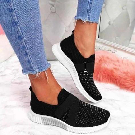 Comfortable, soft and elastic casual footwear